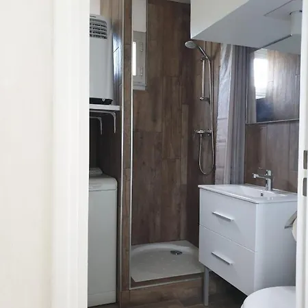 Charmant Petit Studio Apartment *